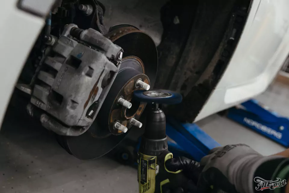 Фирменный шиномонтаж с адаптацией и балансировкой на стендах Hunter для Toyota GR86